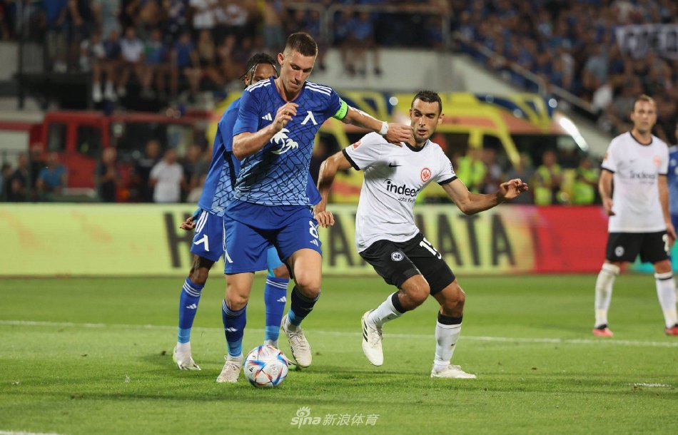 场上相对年 场上相对年