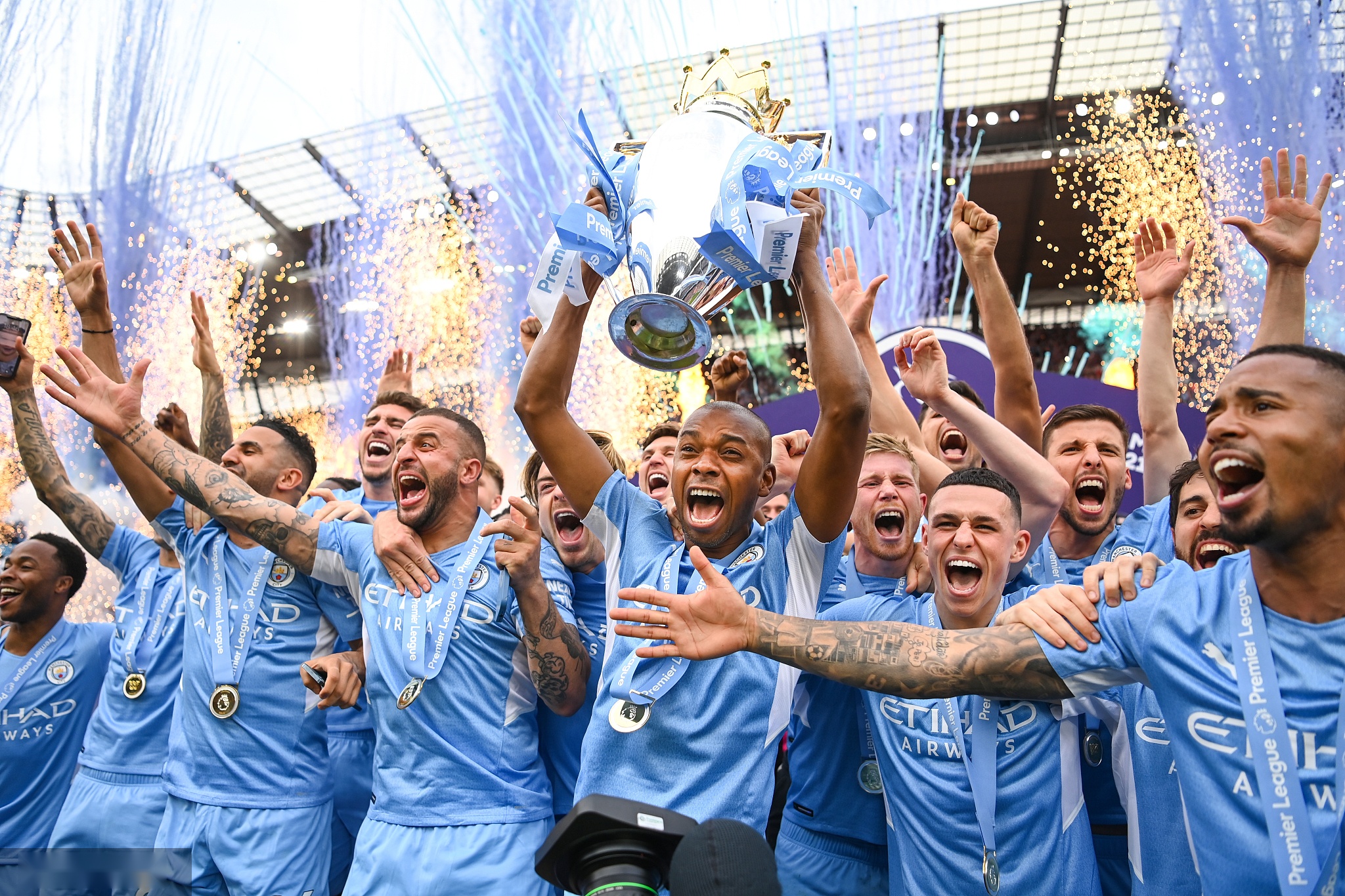 场上相对年 场上相对年